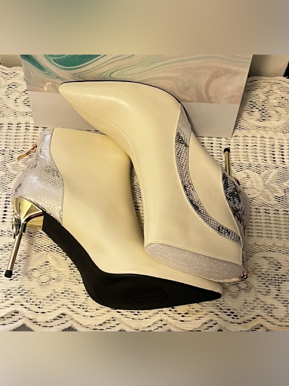 Cream Ankle Boots - (Size 9.5) NIB - Picture 2 of 5